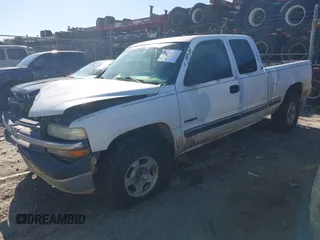 2000 Chevrolet Silverado 1500 LS with VIN 2GCEK19V6Y1309699, listed as a IAAI auction lot 41870085 with 218,628 mi miles. Bid and sale history available at carsss.com. Image 2.