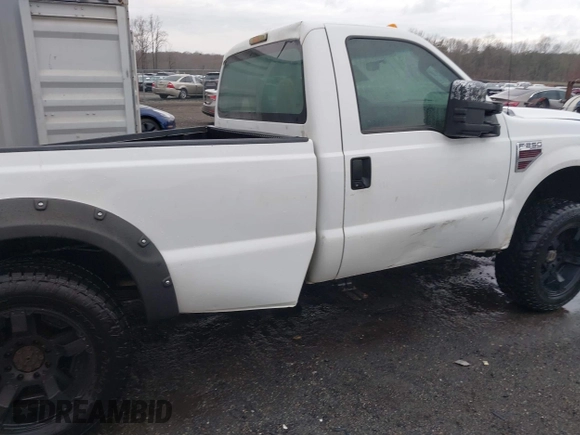2008 Ford F-250 XL z VIN 1FTSF21RX8EE28091, wystawiony jako IAAI lot #41854496 z przebiegiem 221 483 mil mil oraz . Historia ofert i sprzedaży dostępna na DreamBid. Obrazek 18.
