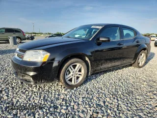2013 Dodge Avenger SXT z VIN 1C3CDZCB5DN619824, wystawiony jako Copart lot #58985725 z przebiegiem 119 324 mil mil oraz Czysty tytuł • Clean title. Historia ofert i sprzedaży dostępna na DreamBid. Obrazek 1.