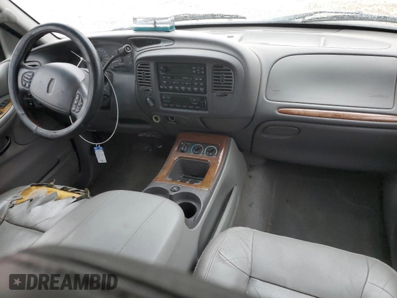 2001 Lincoln Navigator z VIN 5LMFU28R21LJ15849, wystawiony jako Copart lot #47623695 z przebiegiem 176 667 mil mil oraz Szkoda całkowita • Salvage title. Historia ofert i sprzedaży dostępna na DreamBid. Obrazek 8.