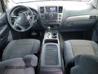 2014 Nissan Armada SV z VIN 5N1AA0NDXEN605615, wystawiony jako Copart lot #54844165 z przebiegiem 123 018 mil mil oraz Czysty tytuł • Clean title. Historia ofert i sprzedaży dostępna na DreamBid. Obrazek 8.