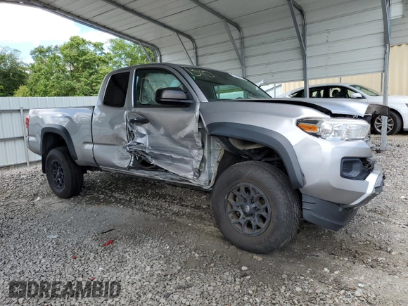 2020 Toyota Tacoma SR z VIN 3TYSX5EN1LT000617, wystawiony jako Copart lot #55799205 z przebiegiem 51 584 mil mil oraz Szkoda całkowita • Salvage title. Historia ofert i sprzedaży dostępna na DreamBid. Obrazek 4.