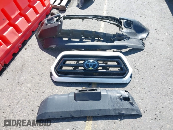 2022 Toyota Tacoma SR with VIN 3TYRX5GN1NT036760, listed as a IAAI auction lot 40435091 with 50,107 mi miles and . Bid and sale history available at DreamBid. Image 18.