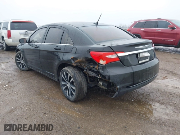 2013 Chrysler 200 Touring z VIN 1C3CCBBBXDN727304, wystawiony jako IAAI lot #41406790 z przebiegiem 165 894 mil mil oraz . Historia ofert i sprzedaży dostępna na DreamBid. Obrazek 3.
