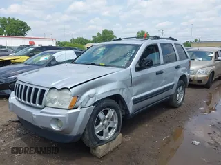 2005 Jeep Grand Cherokee Laredo z VIN 1J4GR48K35C515589, wystawiony jako IAAI lot #42452874 z przebiegiem 253 743 mil mil oraz . Historia ofert i sprzedaży dostępna na DreamBid. Obrazek 6.
