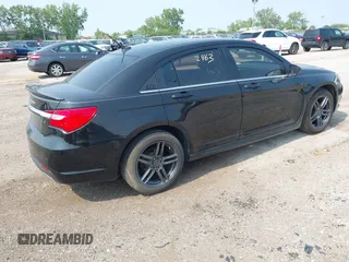 2014 Chrysler 200 Limited z VIN 1C3CCBCG7EN186773, wystawiony jako IAAI lot #42472463 z przebiegiem 131 327 mil mil oraz . Historia ofert i sprzedaży dostępna na DreamBid. Obrazek 4.