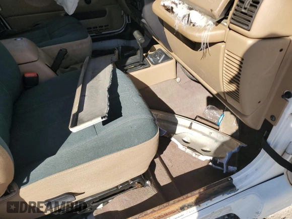 2000 Jeep Wrangler Sahara with VIN 1J4FA59SXYP764539, listed as a Copart auction lot 52707385 with 136,159 mi miles and Salvage title. Bid and sale history available at DreamBid. Image 13.