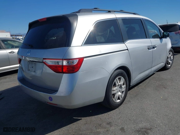 2013 Honda Odyssey LX with VIN 5FNRL5H2XDB065141, listed as a IAAI auction lot 41712328 with 174,020 mi miles. Bid and sale history available at carsss.com. Image 4.