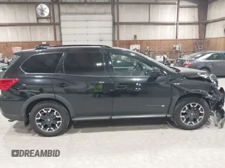 2020 Nissan Pathfinder SL z VIN 5N1DR2CM8LC618506, wystawiony jako IAAI lot #42057155 z przebiegiem 34 221 mil mil oraz . Historia ofert i sprzedaży dostępna na DreamBid. Obrazek 13.