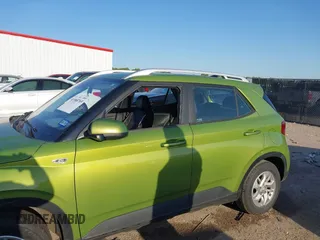 2020 Hyundai Venue SEL z VIN KMHRC8A39LU028121, wystawiony jako IAAI lot #41988769 z przebiegiem 122 543 mil mil oraz . Historia ofert i sprzedaży dostępna na DreamBid. Obrazek 6.