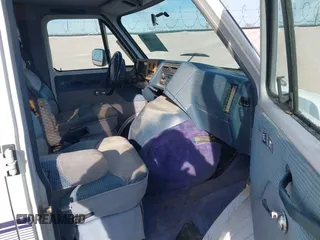 1995 Chevrolet Chevy Van z VIN 1GBEG25K5SF131291, wystawiony jako IAAI lot #41861888 z przebiegiem 90 365 mil mil oraz . Historia ofert i sprzedaży dostępna na DreamBid. Obrazek 5.