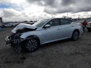 2023 Nissan Altima SV z VIN 1N4BL4DW8PN395330, wystawiony jako Copart lot #46904935 z przebiegiem 30 172 mil mil oraz Szkoda całkowita • Salvage title. Historia ofert i sprzedaży dostępna na DreamBid. Obrazek 1.