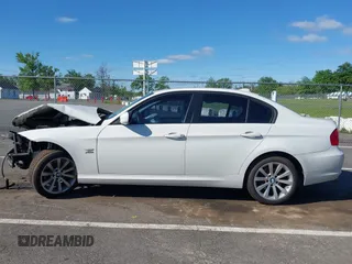 2011 BMW 3 Series 328i xDrive с VIN WBAPK5C53BA661805, выставлен на аукционе IAAI как лот 42299271 с пробегом 129 701 миль миль и . История ставок и продаж доступна на DreamBid. Изображение 14.