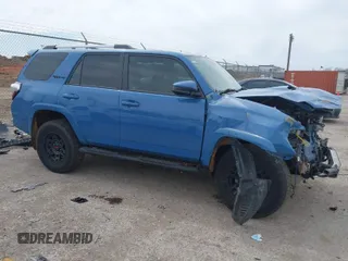 2018 Toyota 4Runner SR5 with VIN JTEBU5JR4J5569425, listed as a IAAI auction lot 41747339 with 111,840 mi miles. Bid and sale history available at carsss.com. Image 1.