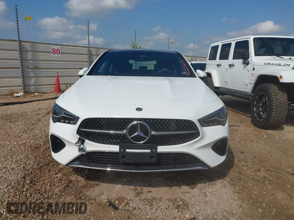 2025 Mercedes-Benz CLA 250 z VIN W1K5J4GB5SN513578, wystawiony jako IAAI lot #42120213 z przebiegiem 18 216 mil mil oraz . Historia ofert i sprzedaży dostępna na DreamBid. Obrazek 12.