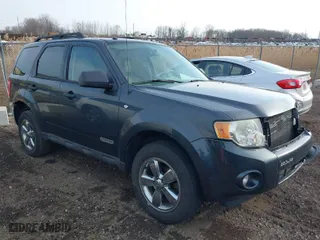 2008 Ford Escape XLT with VIN 1FMCU03188KB09324, listed as a IAAI auction lot 41997512 with 233,181 mi miles. Bid and sale history available at carsss.com. Image 1.