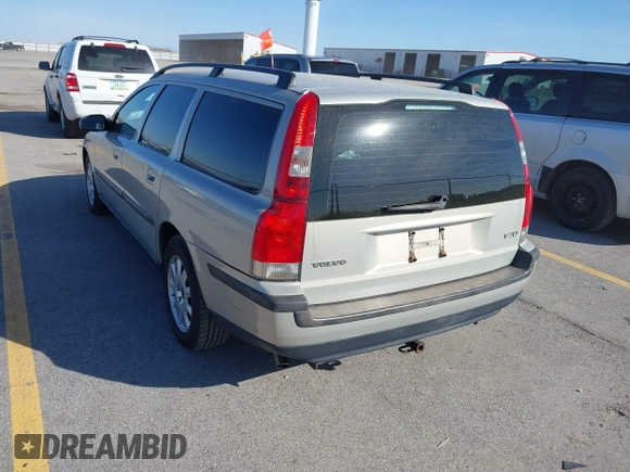 2002 Volvo V70 with VIN YV1SW61R022216875, listed as a IAAI auction lot 41745657 with 202,766 mi miles. Bid and sale history available at carsss.com. Image 12.