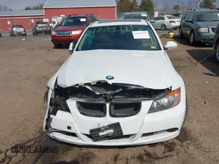 2006 BMW 3 Series 325i with VIN WBAVB13536KX69521, listed as a IAAI auction lot 41832395 with 182,106 mi miles. Bid and sale history available at carsss.com. Image 13.