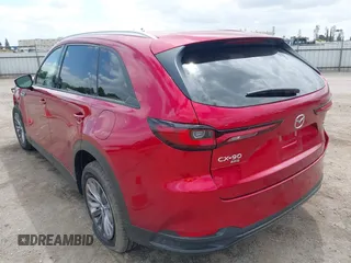 2025 Mazda CX-90 Preferred z VIN JM3KKBHD9S1208744, wystawiony jako IAAI lot #42019049 z przebiegiem 4 663 mil mil oraz . Historia ofert i sprzedaży dostępna na DreamBid. Obrazek 3.
