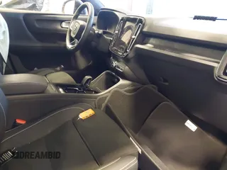 2023 Volvo XC40 Ultimate z VIN YV4ED3UM4P2052302, wystawiony jako IAAI lot #41350191 z przebiegiem 8 542 mil mil oraz . Historia ofert i sprzedaży dostępna na DreamBid. Obrazek 5.