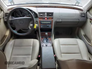 1996 Mercedes-Benz C z VIN WDBHA28E5TF452117, wystawiony jako Copart lot #64761835 z przebiegiem 174 778 mil mil oraz Nie do naprawy • Non repairable. Historia ofert i sprzedaży dostępna na DreamBid. Obrazek 8.