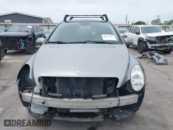 2010 Mercedes-Benz R 350 with VIN 4JGCB6FE2AA111332, listed as a IAAI auction lot 42043115 with 159,760 mi miles and . Bid and sale history available at DreamBid. Image 6.