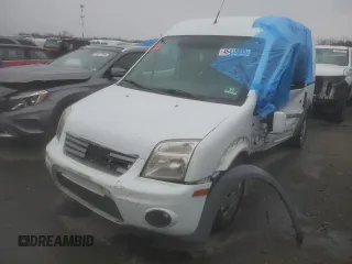 2013 Ford Transit Connect XLT z VIN NM0KS9BN3DT130937, wystawiony jako Copart lot #46413935 z przebiegiem Nie podano mil oraz Szkoda całkowita • Salvage title. Historia ofert i sprzedaży dostępna na DreamBid. Obrazek 1.