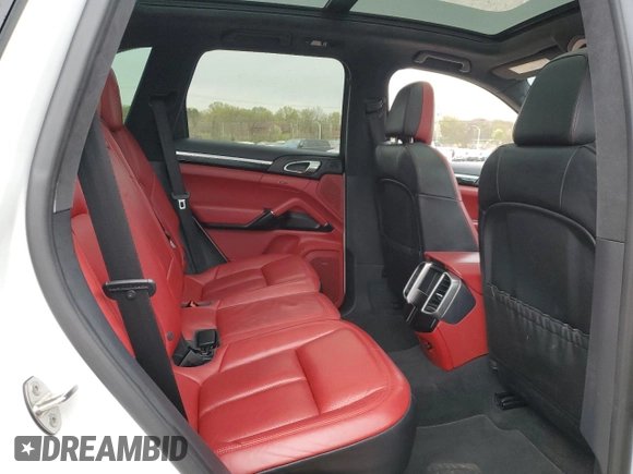 2016 Porsche Cayenne GTS z VIN WP1AD2A27GLA76651, wystawiony jako Copart lot #52693515 z przebiegiem 86 235 mil mil oraz Tytuł czysty. Historia ofert i sprzedaży dostępna na DreamBid. Obrazek 11.