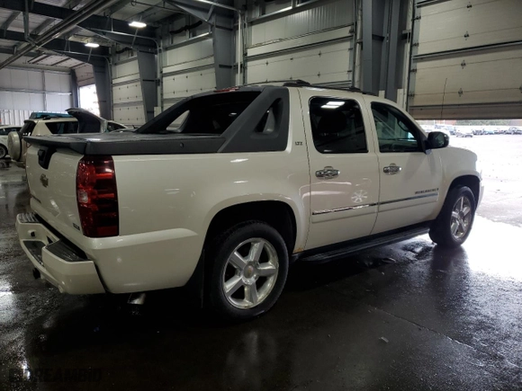 2009 Chevrolet Avalanche LTZ with VIN 3GNFK32049G172387, listed as a Copart auction lot 77347054 with 157,241 mi miles and Salvage Title. Bid and sale history available at carsss.com. Image 3.