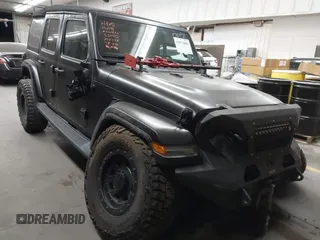 2018 Jeep Wrangler Unlimited Sahara z VIN 1C4HJXEN6JW294774, wystawiony jako IAAI lot #41573606 z przebiegiem 49 325 mil mil oraz . Historia ofert i sprzedaży dostępna na DreamBid. Obrazek 1.