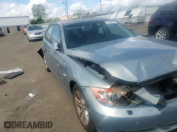 2008 BMW 3 Series 328xi z VIN WBAVC93508K038897, wystawiony jako Copart lot #56096765 z przebiegiem 155 089 mil mil oraz Szkoda całkowita • Salvage title. Historia ofert i sprzedaży dostępna na DreamBid. Obrazek 13.
