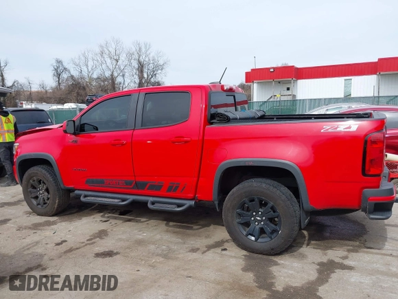 2018 Chevrolet Colorado 4WD Z71 z VIN 1GCGTDEN8J1141945, wystawiony jako IAAI lot #41837680 z przebiegiem 67 686 mil mil oraz . Historia ofert i sprzedaży dostępna na DreamBid. Obrazek 14.