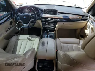 2015 BMW X5 xDrive50i z VIN 5UXKR6C52F0J78895, wystawiony jako Copart lot #57764045 z przebiegiem 128 506 mil mil oraz Czysty tytuł • Clean title. Historia ofert i sprzedaży dostępna na DreamBid. Obrazek 8.