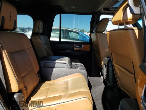 2011 Lincoln Navigator z VIN 5LMJJ2H58BEJ01847, wystawiony jako Copart lot #81804584 z przebiegiem 177 445 mil mil oraz Szkoda całkowita • Salvage title. Historia ofert i sprzedaży dostępna na DreamBid. Obrazek 11.