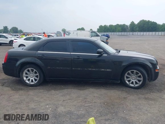 2006 Chrysler 300 Touring z VIN 2C3LA53G36H113174, wystawiony jako IAAI lot #42274652 z przebiegiem 229 422 mil mil oraz . Historia ofert i sprzedaży dostępna na DreamBid. Obrazek 13.