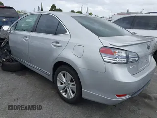 2010 Lexus HS 250h z VIN JTHBB1BA9A2017446, wystawiony jako IAAI lot #42119697 z przebiegiem 156 642 mil mil oraz . Historia ofert i sprzedaży dostępna na DreamBid. Obrazek 3.
