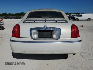 1999 Lincoln Town Car Signature z VIN 1LNHM82W4XY615634, wystawiony jako Copart lot #48886235 z przebiegiem 207 411 mil mil oraz Szkody całkowita. Historia ofert i sprzedaży dostępna na DreamBid. Obrazek 6.