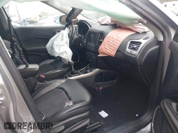 2018 Jeep Compass Altitude with VIN 3C4NJDBB1JT435428, listed as a IAAI auction lot 42050993 with 114,328 mi miles and . Bid and sale history available at DreamBid. Image 5.