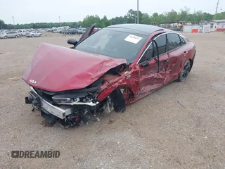 2022 Kia K5 GT-Line z VIN 5XXG64J29NG121197, wystawiony jako IAAI lot #39659829 z przebiegiem 49 590 mil mil oraz . Historia ofert i sprzedaży dostępna na DreamBid. Obrazek 6.