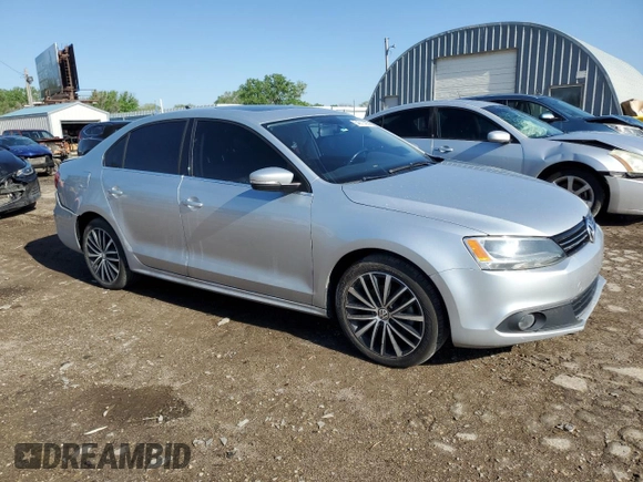 2013 Volkswagen Jetta SEL with VIN 3VWLX7AJ9DM392257, listed as a Copart auction lot 54011485 with 119,903 mi miles and Salvage title. Bid and sale history available at DreamBid. Image 4.
