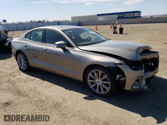 2020 Volvo S60 Momentum with VIN 7JRA22TK1LG060177, listed as a Copart auction lot 47666584 with 28,520 mi miles. Bid and sale history available at carsss.com. Image 4.