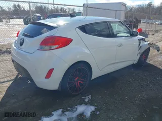 2015 Hyundai Veloster RE:FLEX with VIN KMHTC6AD9FU233378, listed as a IAAI auction lot 41428400 with 99,275 mi miles. Bid and sale history available at carsss.com. Image 4.