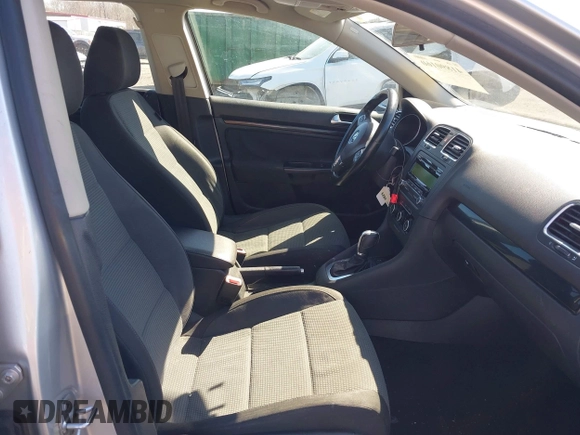 2013 Volkswagen Jetta SportWagen S with VIN 3VWPP7AJXDM610157, listed as a IAAI auction lot 41890160 with 147,567 mi miles. Bid and sale history available at carsss.com. Image 5.