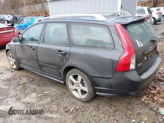 2011 Volvo V50 with VIN YV1672MW9B2603143, listed as a IAAI auction lot 41673995 with 139,845 mi miles. Bid and sale history available at carsss.com. Image 3.