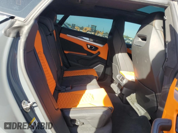 2022 Lamborghini Urus z VIN ZPBUA1ZL8NLA16768, wystawiony jako Copart lot #40152294 z przebiegiem 10 595 mil mil oraz Tytuł czysty. Historia ofert i sprzedaży dostępna na DreamBid. Obrazek 11.