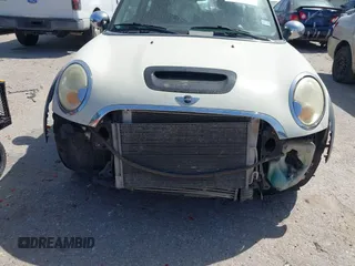 2007 MINI Hardtop S with VIN WMWMF73527TT82098, listed as a IAAI auction lot 41828664 with 107,418 mi miles and . Bid and sale history available at DreamBid. Image 6.