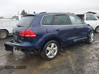 2012 Volkswagen Touareg Lux z VIN WVGEK9BP1CD009751, wystawiony jako IAAI lot #41240224 z przebiegiem Nie podano mil oraz . Historia ofert i sprzedaży dostępna na DreamBid. Obrazek 4.