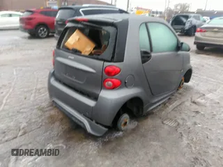 2014 Smart fortwo Pure z VIN WMEEJ3BAXEK783075, wystawiony jako IAAI lot #41505299 z przebiegiem 34 473 mil mil oraz . Historia ofert i sprzedaży dostępna na DreamBid. Obrazek 4.