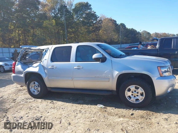 2013 Chevrolet Suburban LT with VIN 1GNSCJE03DR201530, listed as a IAAI auction lot 37988428 with 107,892 mi miles. Bid and sale history available at carsss.com. Image 13.