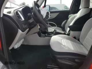 2021 Jeep Renegade Latitude z VIN ZACNJCBB7MPM58036, wystawiony jako Copart lot #56542815 z przebiegiem Nie podano mil oraz Szkoda całkowita • Salvage title. Historia ofert i sprzedaży dostępna na DreamBid. Obrazek 7.